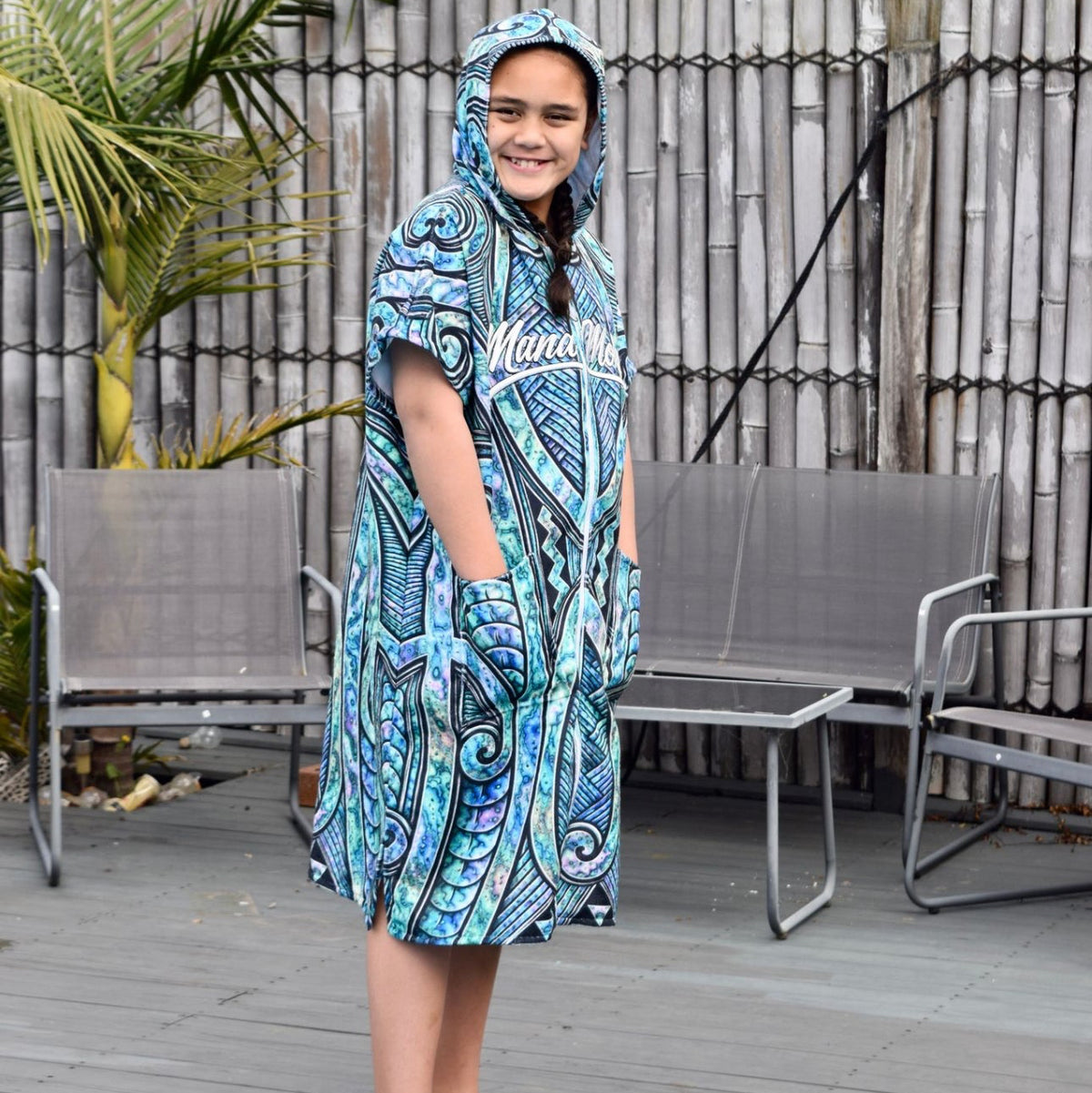 RAUMATI HOODED ZIP TOWEL