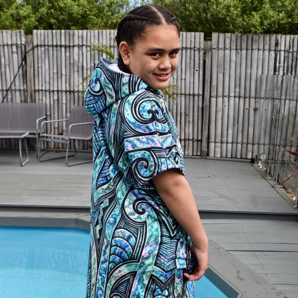 RAUMATI HOODED ZIP TOWEL